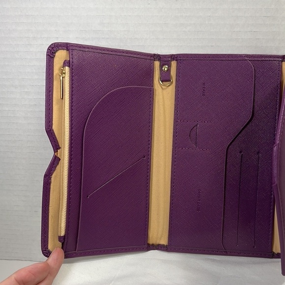 PURPLE Travel wallet - Picture 4 of 8